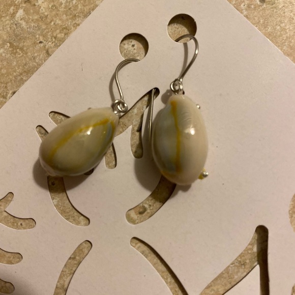 🐚 🐚 Handmade natural cowrie shell earrings - Picture 4 of 8